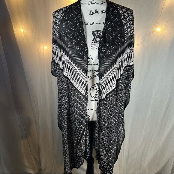 Other - Kimono‎ Women’s One Size Black & White Pattern Design Light Fabric No Brand